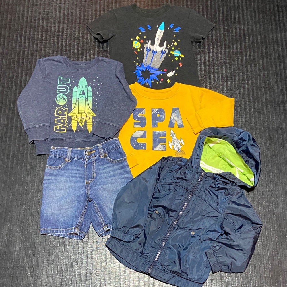 Garanimals Space-Themed 3T Sweatshirts, Tshirt, Shorts, Windbreaker Bundle